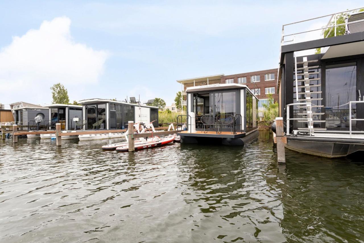Cosy Tiny Houseboats Near Beach And Restaurants By Weltevreden Experience 제이볼데 외부 사진