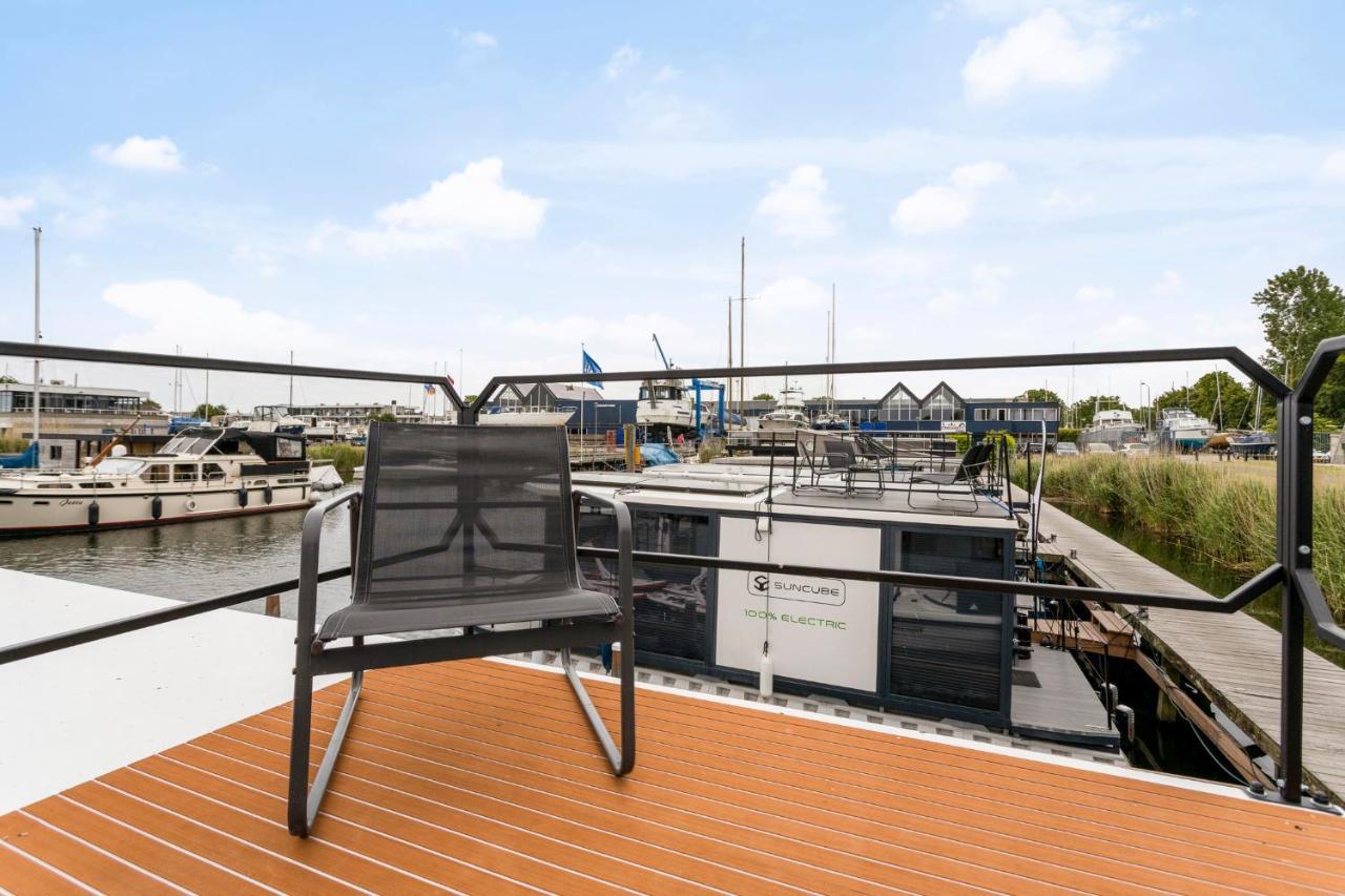 Cosy Tiny Houseboats Near Beach And Restaurants By Weltevreden Experience 제이볼데 외부 사진