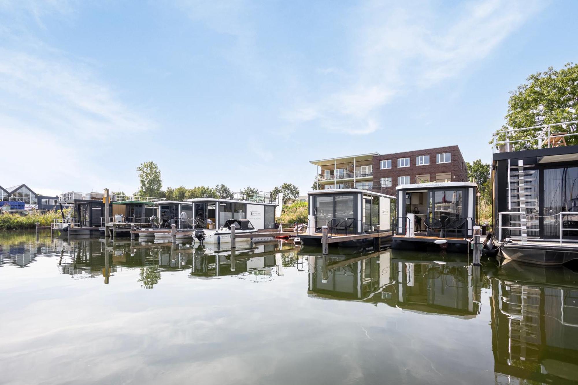 Cosy Tiny Houseboats Near Beach And Restaurants By Weltevreden Experience 제이볼데 외부 사진