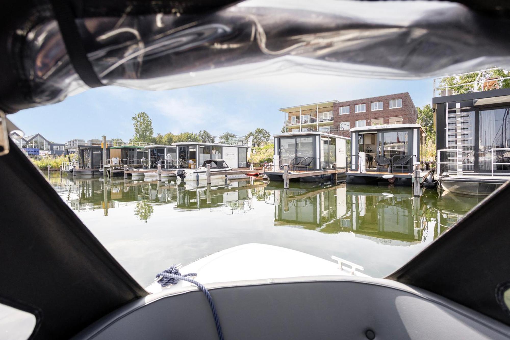 Cosy Tiny Houseboats Near Beach And Restaurants By Weltevreden Experience 제이볼데 외부 사진