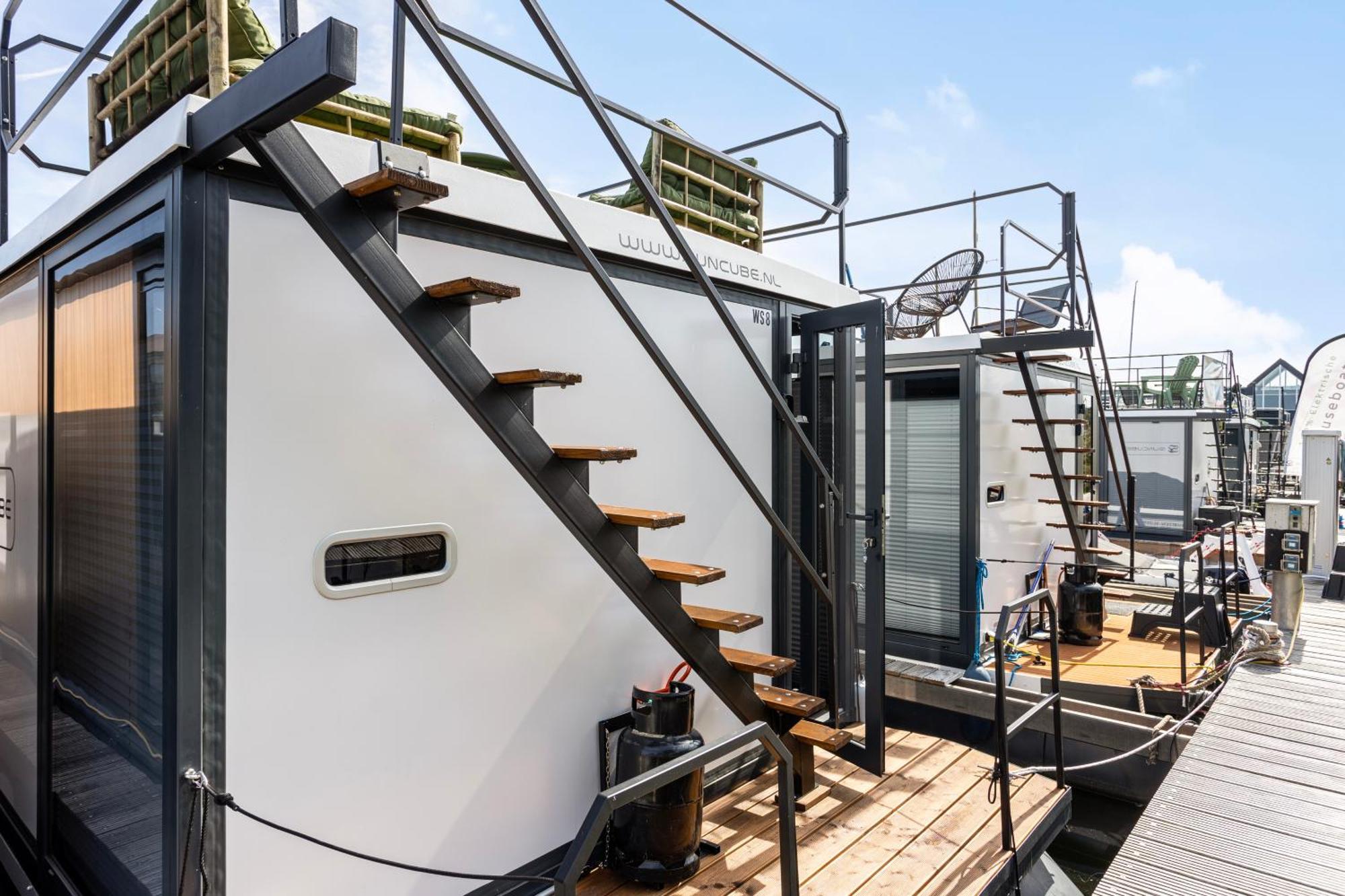 Cosy Tiny Houseboats Near Beach And Restaurants By Weltevreden Experience 제이볼데 외부 사진