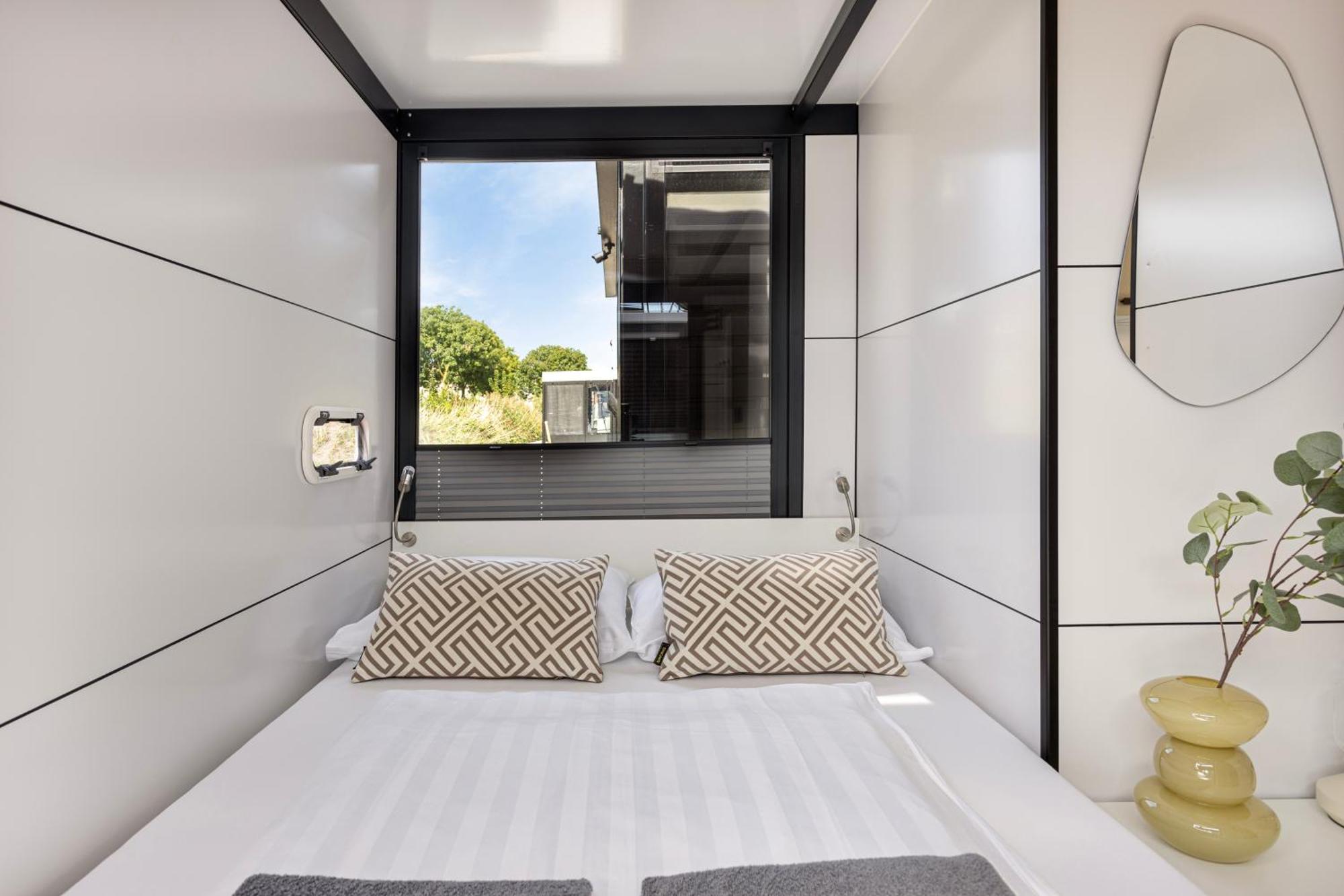 Cosy Tiny Houseboats Near Beach And Restaurants By Weltevreden Experience 제이볼데 외부 사진