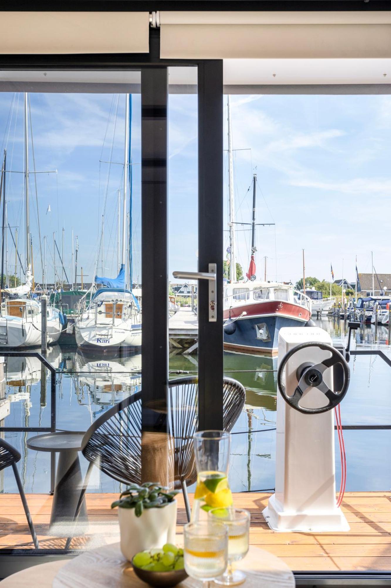 Cosy Tiny Houseboats Near Beach And Restaurants By Weltevreden Experience 제이볼데 외부 사진